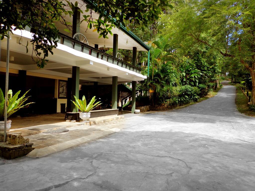 Brookside Resort By Earl'S كاندي المظهر الخارجي الصورة
